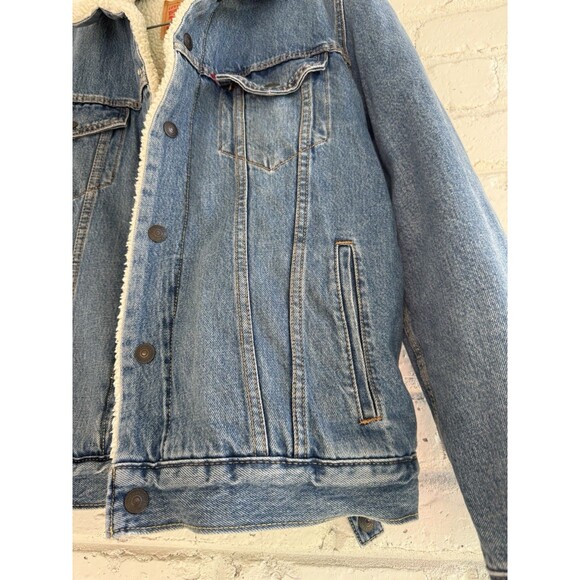 Levi Denim Sherpa Trucker Jacket  - Men’s Size Medium (Fits Women’s XL) - Picture 5 of 15